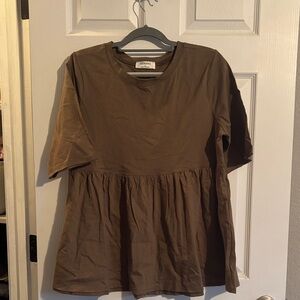 Zenana Outfitters Brown Short Sleeve Peplum Top